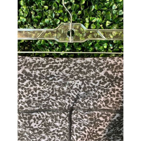 Varley Let's Go Leggings - Ebony Blue Cheetah Sz Large - Picture 3 of 5